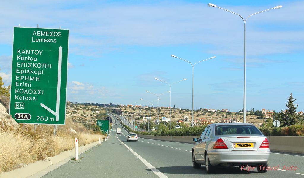 Автомобили на скоростной дороге A6 на Кипре