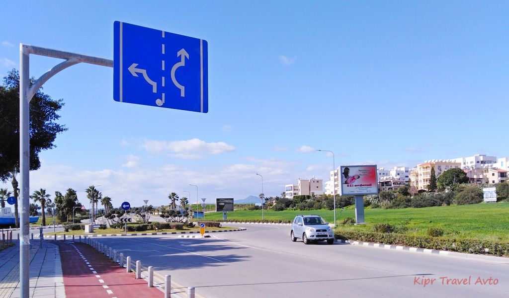 Перекрёсток с круговым движением на Кипре